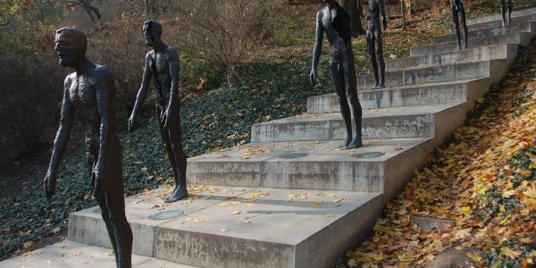 eikona 1- monumento-a-las-victimas-del-comunismo