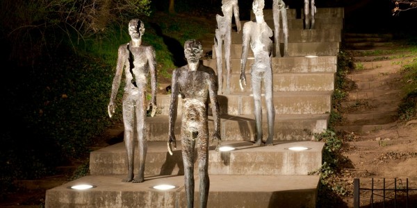 eikona 1 - monument_comunism_victims_night2