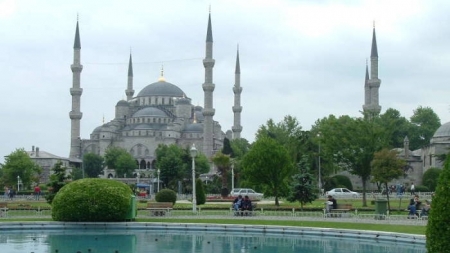 &Eta; &Kappa;&omega;&nu;&sigma;&tau;&alpha;&nu;&tau;&iota;&nu;&omicron;ύ&pi;&omicron;&lambda;&eta; &tau;&omega;&nu; &Omicron;&theta;&omega;&mu;&alpha;&nu;ώ&nu;