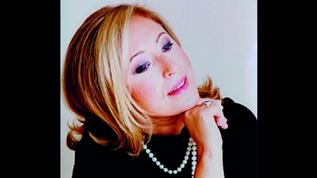 &quot;Η ομορφιά είναι δώρο Θεού. Αλλά η μοίρα δεν την κοιτά, την προσπερνά πολλές φορές!&quot; , συζητώντας με την Φραγκούλη - Αργύρη Ιουστίνη